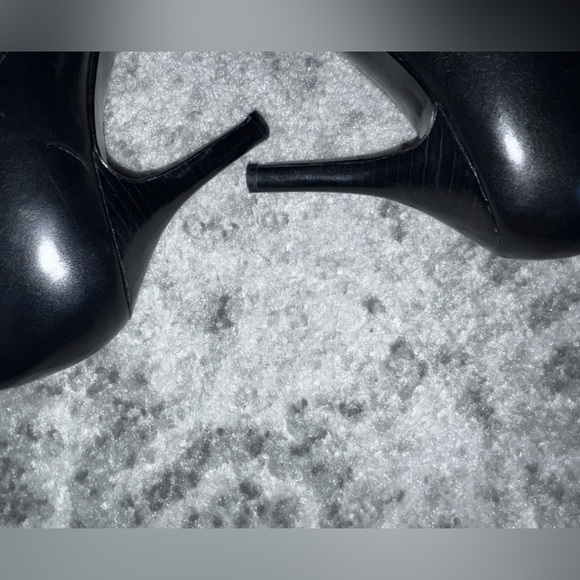 Nine West Genuine leather Black strappy heels Size: 9M - Picture 5 of 6